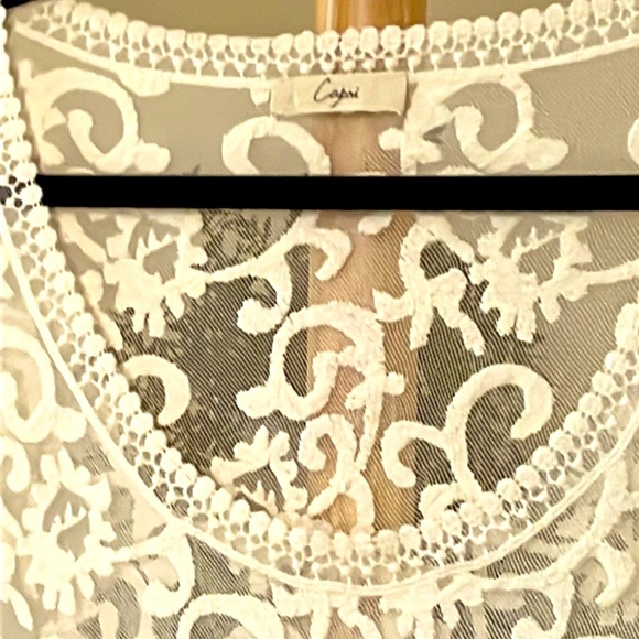 CAPRI M beautiful lace tunic length top/cover-up. Cotton blend.Long sleeve. EUC - Picture 3 of 6